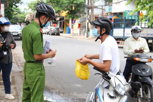  Hình ảnh Đà Nẵng trong ngày đầu chuyển trạng thái chống dịch mới  - Ảnh 3.