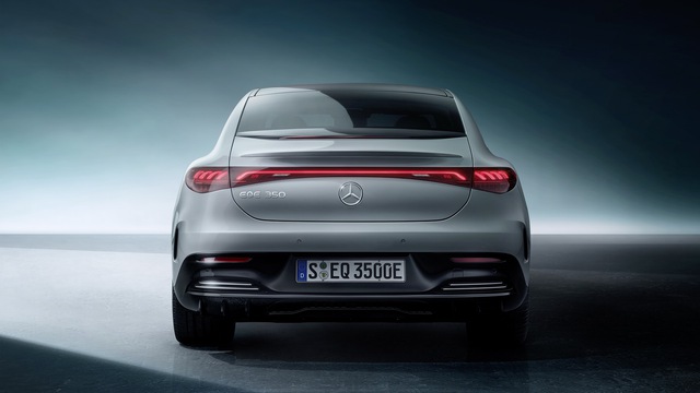 Mercedes-Benz EQE chạy điện ra mắt - đàn em của siêu sedan EQS với trang bị không kém cạnh, tầm hoạt động 660 km - Ảnh 2.