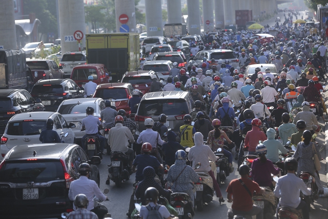  Hà Nội: Sáng đầu tuần, một chốt kiểm dịch ùn ứ nghiêm trọng  - Ảnh 13.