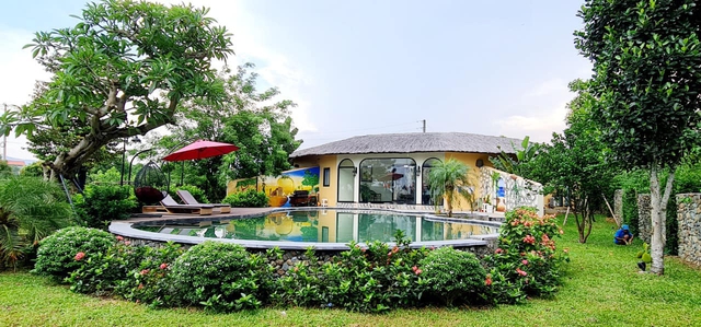 Nhà vườn 2000m2 tuyệt đẹp ở ngoại thành Hà Nội: Có mái lá, bể bơi và cả sân golf mini, không gian sống lý tưởng như resort cao cấp, ai cũng mê - Ảnh 3.