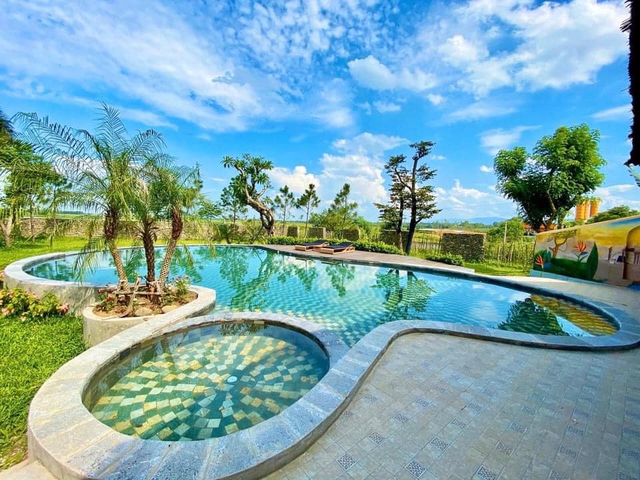 Nhà vườn 2000m2 tuyệt đẹp ở ngoại thành Hà Nội: Có mái lá, bể bơi và cả sân golf mini, không gian sống lý tưởng như resort cao cấp, ai cũng mê - Ảnh 6.