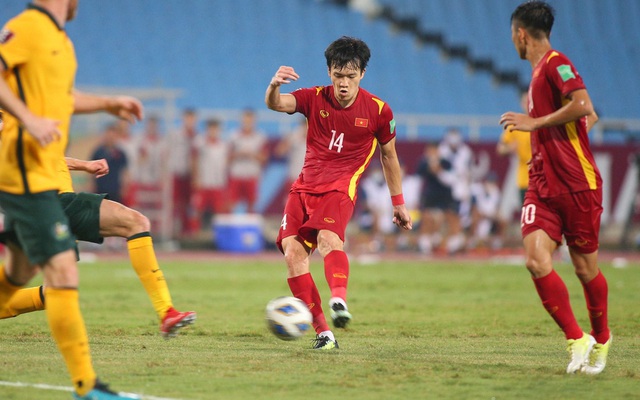 Một tiền vệ Việt Nam được trang web quốc tế chấm điểm cao hơn 11 cầu thủ Australia