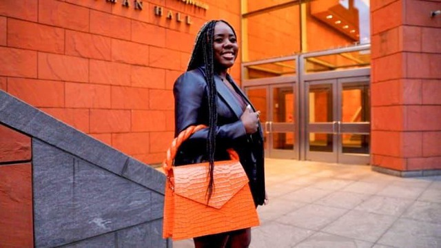 Khởi nghiệp với suy nghĩ “làm cho vui”, cô 25 tuổi xây dựng thương hiệu túi xách xa xỉ chỉ từ 5.000 USD, có sản phẩm còn được cả Beyoncé mua về trưng diện - Ảnh 1.