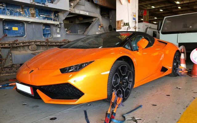 Lamborghini Huracan Spyder độc nhất Việt Nam bị "bỏ quên" hơn 5 tháng tại cảng Tiên Sa, giá trị không dưới 10 tỷ đồng