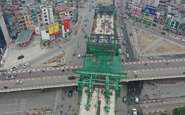 Khám phá đoạn cầu cạn xuyên nội đô cao nhất Việt Nam, ngang ngôi nhà 9 tầng ở Hà Nội