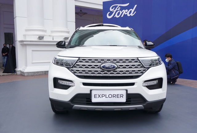 Chi tiết Ford Explorer giá 2,37 tỷ đồng vừa về Việt Nam - Ảnh 3.