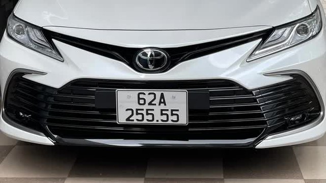 Chủ xe Toyota Camry bốc trúng biển tứ quý 5, CĐM xuýt xoa: ‘Thêm số 5 nữa là lên đời Merceds-Benz S-Class rồi’ - Ảnh 3.