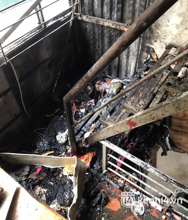  Hoàn cảnh thương tâm của bé gái được cứu sống trong vụ cháy ở Hà Nội: Ông bà ngoại tần tảo nuôi 2 cháu mồ côi - Ảnh 6.
