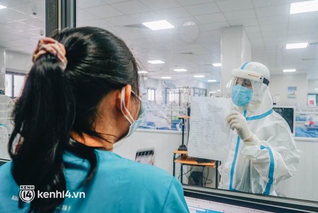  ẢNH: F0 nặng và nguy kịch ở Hà Nội tăng nhanh, bệnh viện tuyến cuối áp lực giành giật sự sống cho bệnh nhân - Ảnh 10.
