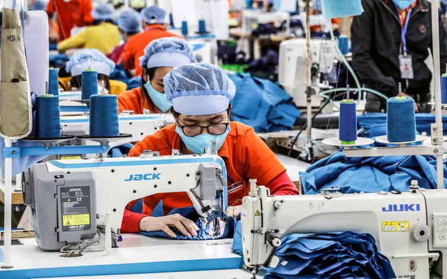 HSBC nói về “cú quay xe” của kinh tế Việt Nam cuối năm 2021