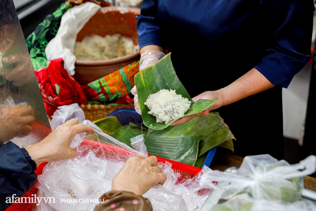 Người phụ nữ tay trắng tạo nên thương hiệu bánh khúc nổi tiếng nhất nhì Hà Nội nhờ quan điểm khác người về kinh doanh - Ảnh 3.