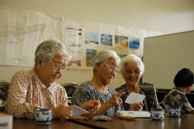Bí quyết sống lâu ở “đảo trường thọ Nhật Bản: 2 điều người Việt nào cũng làm được - Ảnh 2.