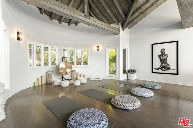 See Selena Gomez's 4.9 million dollar villa - a place that helps her stay comfortably hidden, away from the drama of a prosperous place - Photo 40.