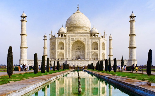 Đền Taj Mahal ở Agra được Shah Jahan xây dựng như một biểu tượng lâu dài cho tình yêu của ông dành cho người vợ. Ảnh: Insider