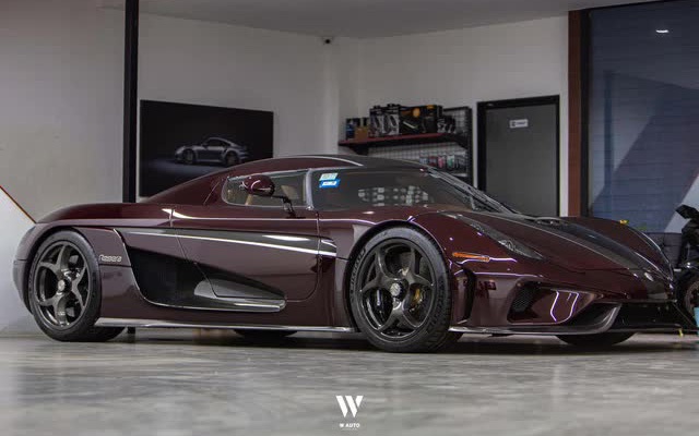 Siêu phẩm Koenigsegg Regera nằm phủ bạt kín 'bưng' trong garage trăm tỷ, chờ ngày được Hoàng Kim Khánh mang đi dạo phố