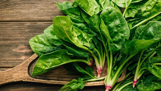 Loại rau được mệnh danh là rau hoàng đế: Chứa vô số chất dinh dưỡng lại khá ít calo, ăn mỗi ngày giúp giảm 50% nguy cơ ung thư ruột kết - Ảnh 1.
