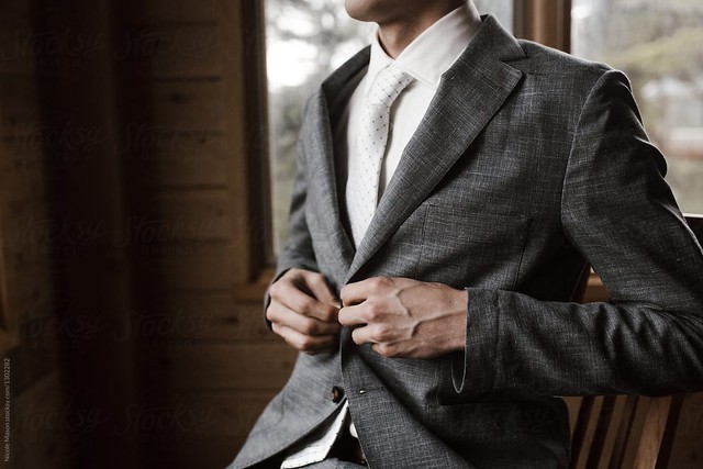 Trang phục phản ánh “phẩm giá quý ông”: Tránh xa 5 lỗi khi diện suit sau đây để không bị mất điểm đáng tiếc - Ảnh 1.