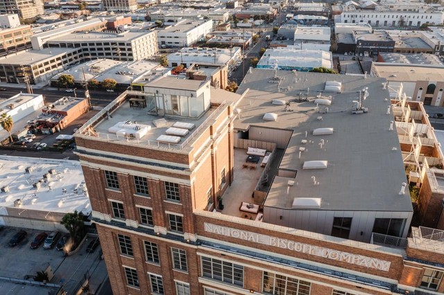 Ngắm không gian căn penthouse giá 7 triệu USD của đạo diễn phim Fast & Furious: Dinh thự trên không rộng tới 400m2, còn được công nhận là Di tích Lịch sử Văn hóa - Ảnh 1.