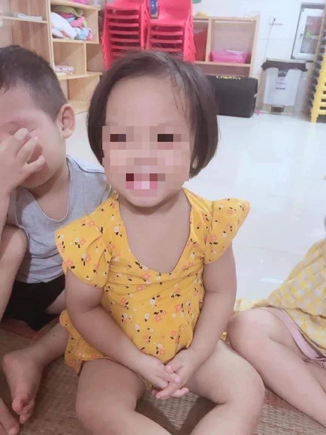 NÓNG: Tạm giữ hình sự mẹ bé gái 3 tuổi ở Hà Nội và nhân tình để điều tra hành vi bạo hành - Ảnh 1.