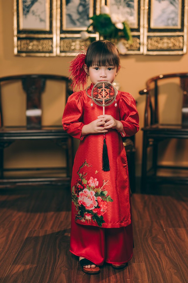 Mê đắm cổ phục, mẹ thiết kế cho con gái loạt áo dài trang trọng, quyền quý, nuôi dưỡng tình yêu và lưu giữ nét truyền thống dân tộc - Ảnh 11.