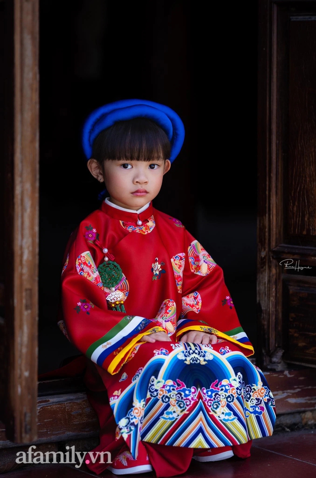 Mê đắm cổ phục, mẹ thiết kế cho con gái loạt áo dài trang trọng, quyền quý, nuôi dưỡng tình yêu và lưu giữ nét truyền thống dân tộc - Ảnh 10.