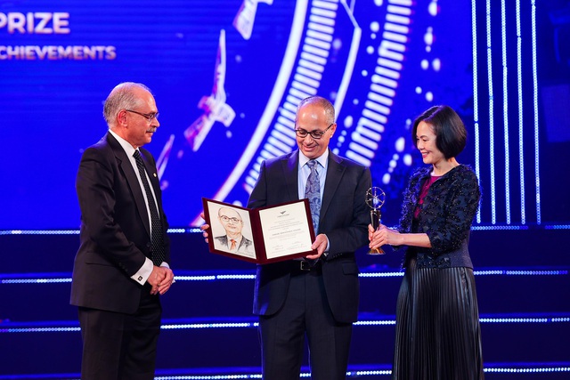 3 nhà khoa học tác giả công nghệ vaccine mRNA nhận giải thưởng 3 triệu USD từ quỹ VinFuture của ông Phạm Nhật Vượng - Ảnh 2.
