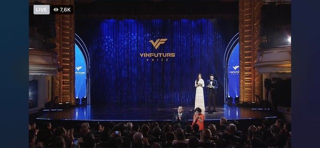 Phu nhân tỷ phú Phạm Nhật Vượng lần đầu xuất hiện trong sự kiện trao giải VinFuture - Ảnh 3.