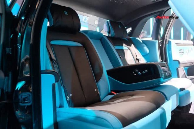 Rolls-Royce Ghost Black Badge 2022 chính hãng giá từ 33,7 tỷ đồng tại Việt Nam - Sedan siêu sang hàng độc cho đại gia chơi Tết - Ảnh 13.
