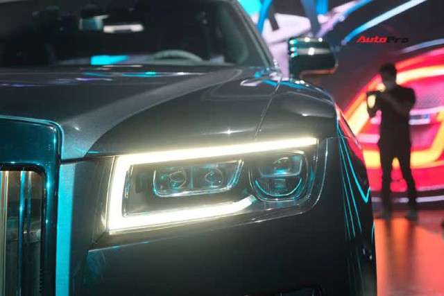 Rolls-Royce Ghost Black Badge 2022 chính hãng giá từ 33,7 tỷ đồng tại Việt Nam - Sedan siêu sang hàng độc cho đại gia chơi Tết - Ảnh 8.
