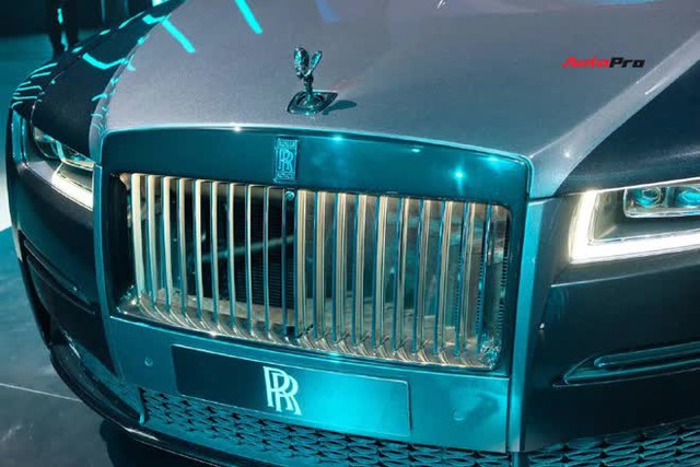 Rolls-Royce Ghost Black Badge 2022 chính hãng giá từ 33,7 tỷ đồng tại Việt Nam - Sedan siêu sang hàng độc cho đại gia chơi Tết - Ảnh 9.