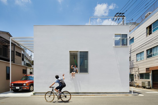 Mang phòng ngủ ra ban công, ngôi nhà 48m² ở Nhật này là sự kết hợp hoàn hảo của kiến trúc độc lạ - Ảnh 2.