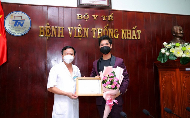 Ngọc Sơn U60: Mẹ mất, lủi thủi sống 1 mình trong căn biệt thự 100 tỷ, trắng tay, vét tiền đi làm từ thiện - Ảnh 11.