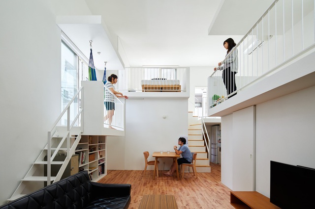 Mang phòng ngủ ra ban công, ngôi nhà 48m² ở Nhật này là sự kết hợp hoàn hảo của kiến trúc độc lạ - Ảnh 13.