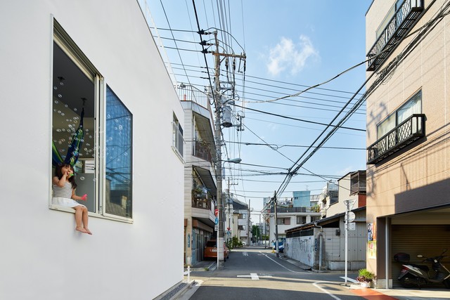 Mang phòng ngủ ra ban công, ngôi nhà 48m² ở Nhật này là sự kết hợp hoàn hảo của kiến trúc độc lạ - Ảnh 3.