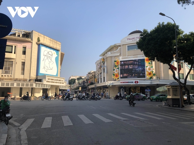 Trang trí đường phố Tết: Thủ đô Hà Nội giảm so với mọi năm - Ảnh 10.