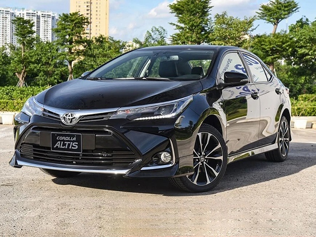 Xả hàng tồn, giá Toyota Corolla Altis giảm mạnh tại đại lý xuống dưới 700 triệu đồng - Ảnh 1.