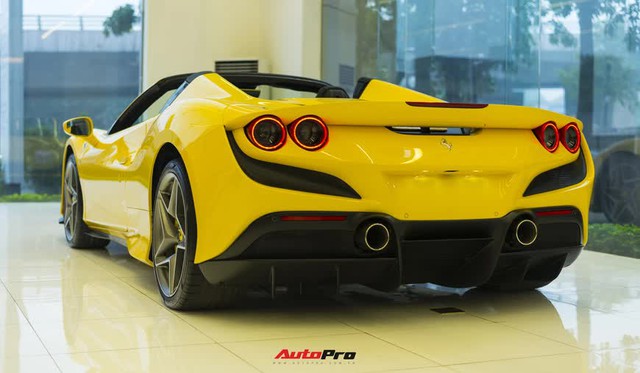 Khám phá siêu xe Ferrari F8 Spider thứ tư về Việt Nam: Nội thất khác biệt so với những chiếc còn lại, sẵn sàng phục vụ đại gia chơi Tết - Ảnh 3.