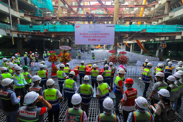 Soi tiến độ tòa nhà văn phòng kết hợp thương mại lớn bậc nhất TP.HCM trên đất vàng Ba Son Sài Gòn - Ảnh 2.