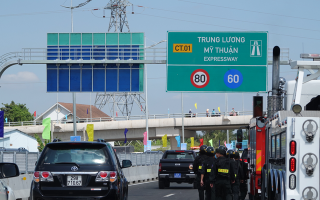 Cao tốc Trung Lương - Mỹ Thuận đã hoàn thành tuyến chính, cho xe lưu thông dịp Tết Nhâm Dần 2022.- Ảnh: VOV