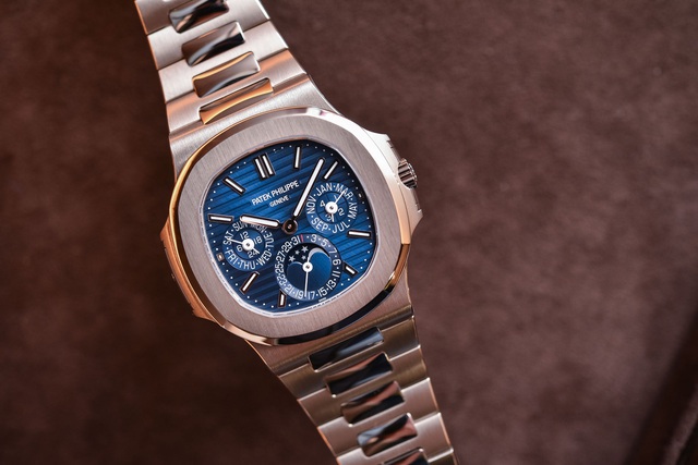 Lăng xê siêu phẩm đồng hồ Patek Philippe 5711 Tiffany & Co, tỷ phú LVMH chơi trội bằng chi tiết độ cực đáng giá, cả thế giới chỉ có 1: Xứng danh ông trùm hàng hiệu! - Ảnh 4.