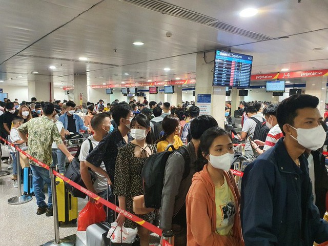 Sân bay Tân Sơn Nhất ngày 24 tháng Chạp: Đón hơn 63.000 lượt khách - Ảnh 11.