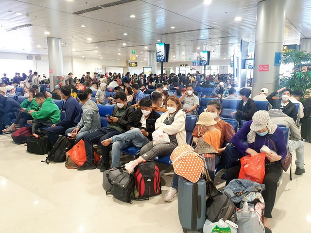 Sân bay Tân Sơn Nhất ngày 24 tháng Chạp: Đón hơn 63.000 lượt khách - Ảnh 4.