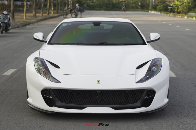 Thiếu gia 9x Hà Nội chi hàng chục triệu đồng lột xác Ferrari 812 Superfast - Ảnh 5.