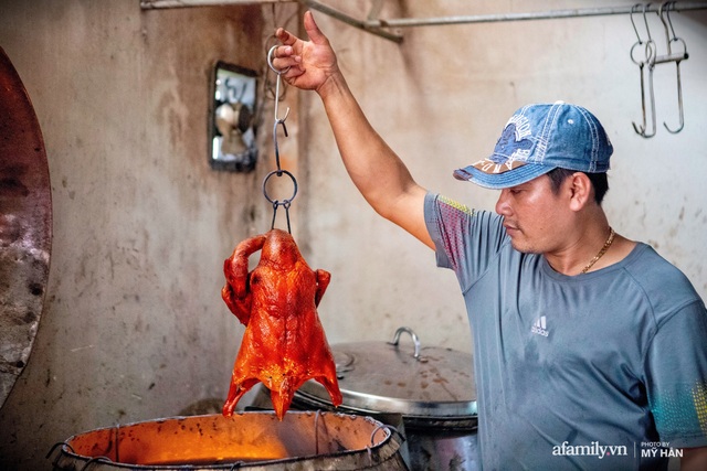 Tết này vào tận lò vịt quay của người Hoa tại miền Tây xem có cuốn như Sài Gòn, và tiết lộ về con đường có đến 9 thương hiệu vịt khác nhau - Ảnh 16.