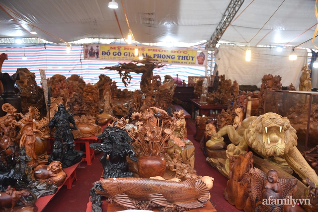 Hổ gỗ hơn 100 triệu đồng tại hội chợ hoa Xuân 2022 nằm chờ đại gia xuống tiền - Ảnh 1.