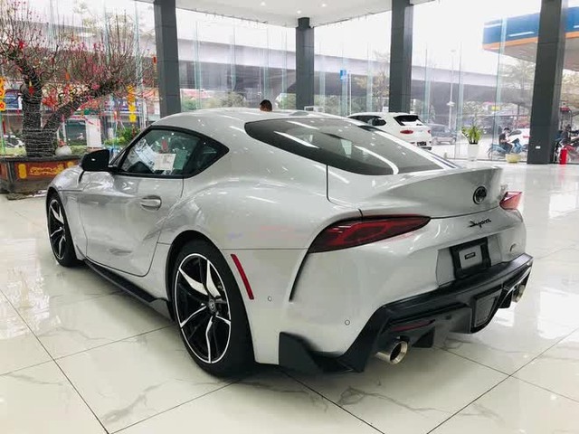 Toyota Supra 2021 đã về đại lý với ngoại thất bóng bẩy, hé lộ nguyên nhân bị bỏ rơi suốt nhiều tháng - Ảnh 3.