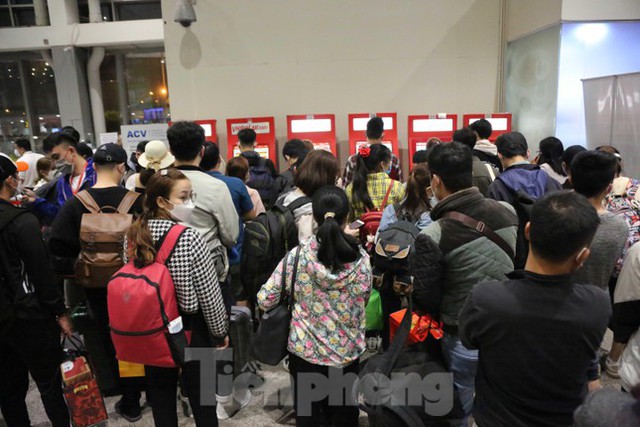 26 tháng Chạp, sân bay Tân Sơn Nhất không còn nóng hầm hập người về quê ăn Tết - Ảnh 10.
