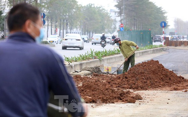 Gần Tết đại lộ nghìn tỷ ở Thủ đô vẫn đào bới sau 2 năm thông xe