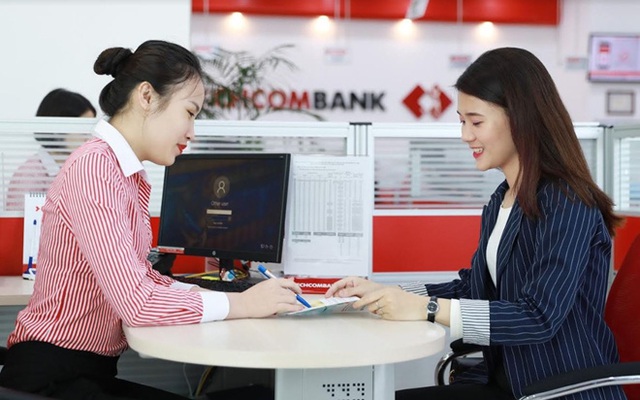 Không chỉ lãi tỷ USD, thị trường còn "choáng" với mức lương, thưởng ở Techcombank