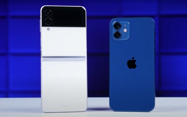 Cứ 1 ngày là thu về hơn 1 tỷ USD trong năm 2021, bảo sao Apple vẫn chẳng thèm ra mắt iPhone gập
